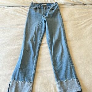 Abercrombie & Fitch 90’s Straight Ultra High Rise Cuffed Jean